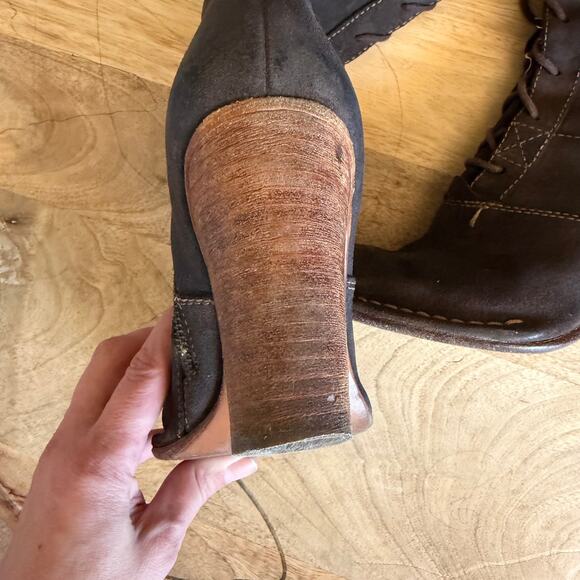 Authentic FRYE Village Lace boots in distressed dark brown leather. main image 5